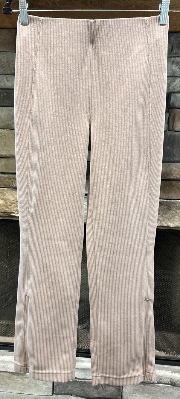 Women’s LULULEMON Taupe Ribbed Softsteme Zip Leg Cropped Pants 6 *A4